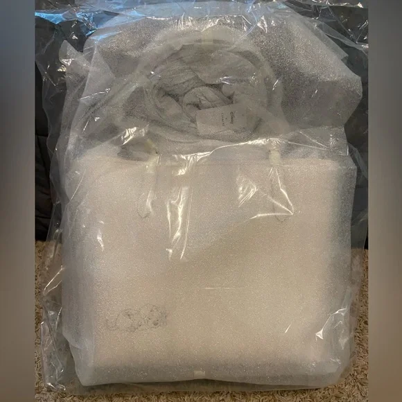 NET Coach Disney X Cruella & 101 Dalmatian Leather Tote. - Picture 3 of 10